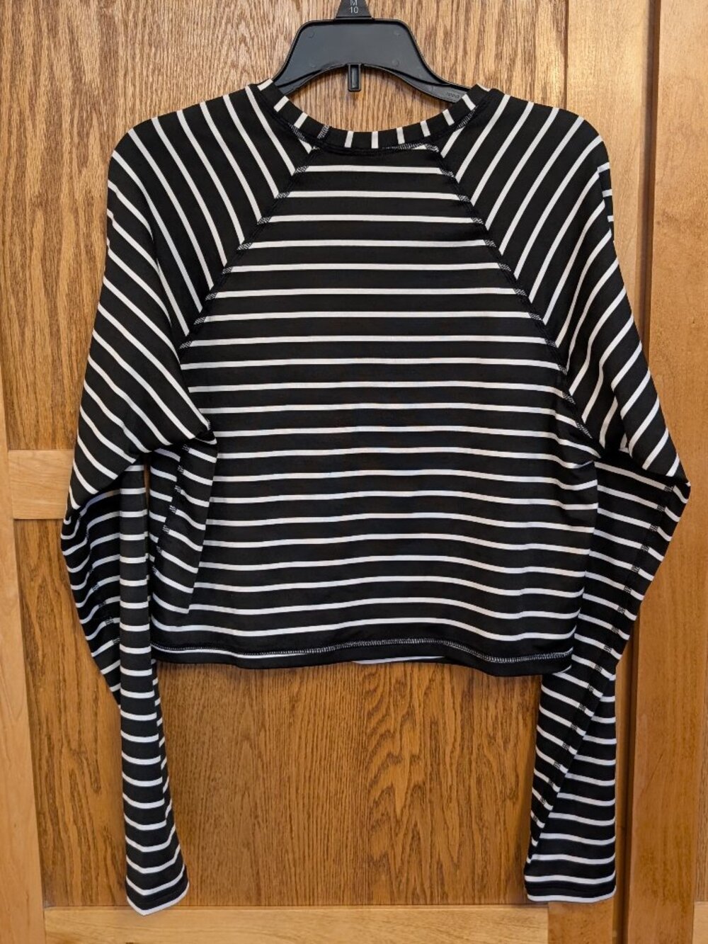 Kona Sol UPF 50 Black and White Crop Long Sleeve Swim Shirt Rash Guard Size M - Picture 4 of 5